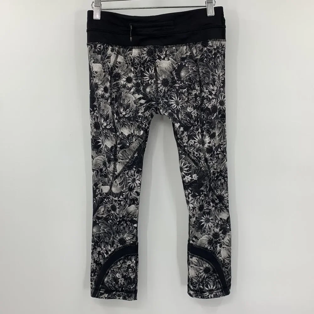 Lululemon Run Inspire II Flowabunga Luxtreme Crops Black &‎ White Floral Sz 4